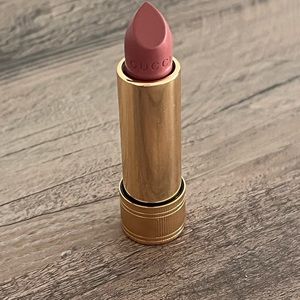 Gucci sheer lipstick shade 214-call it a day